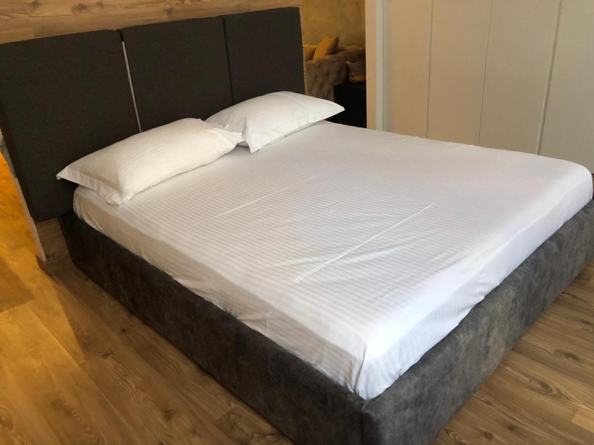 The Laurels - City Center Apartment Tirana Buitenkant foto